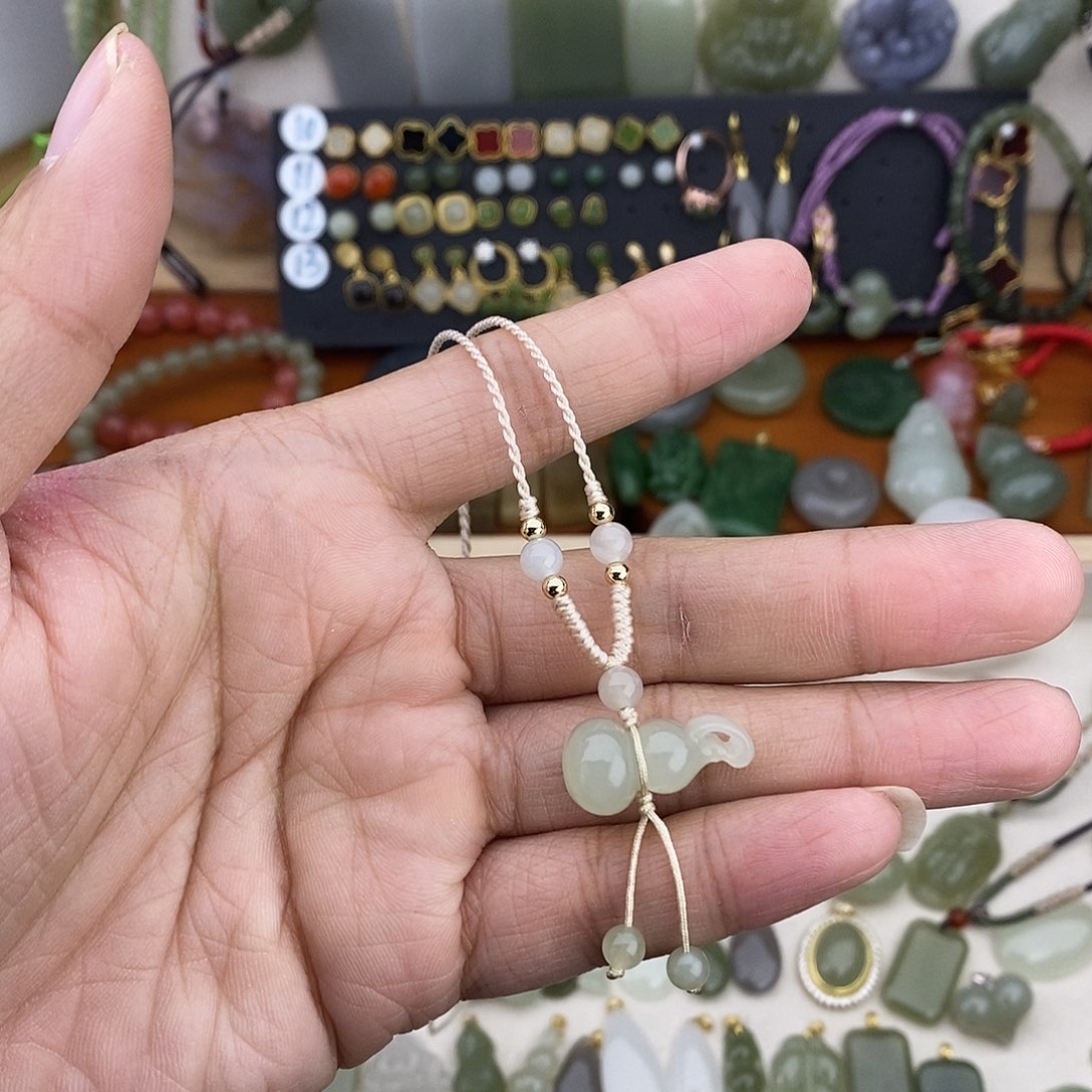 和田玉未镶嵌吊坠(不含链)