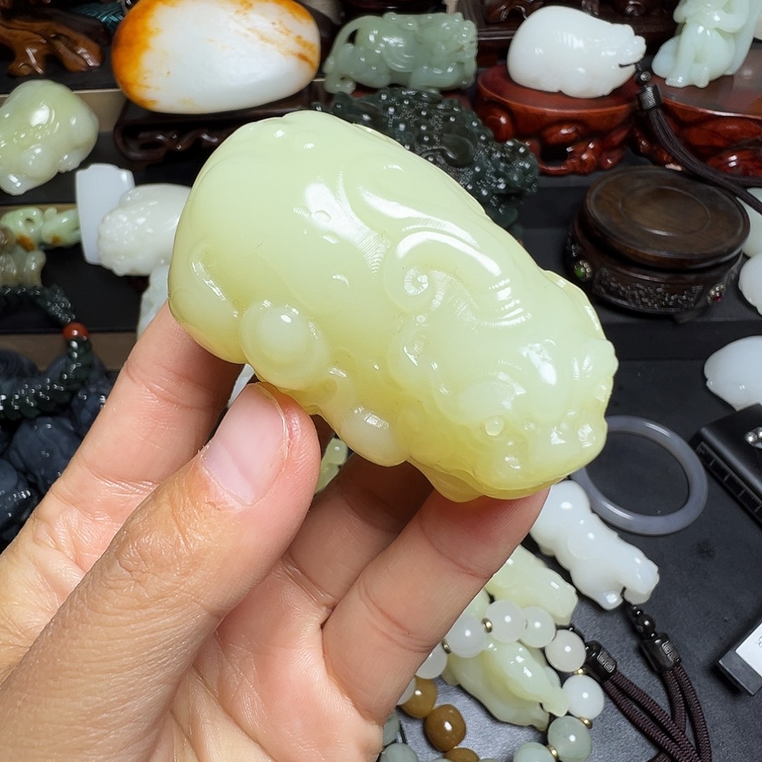 段***下和田玉未镶嵌把件