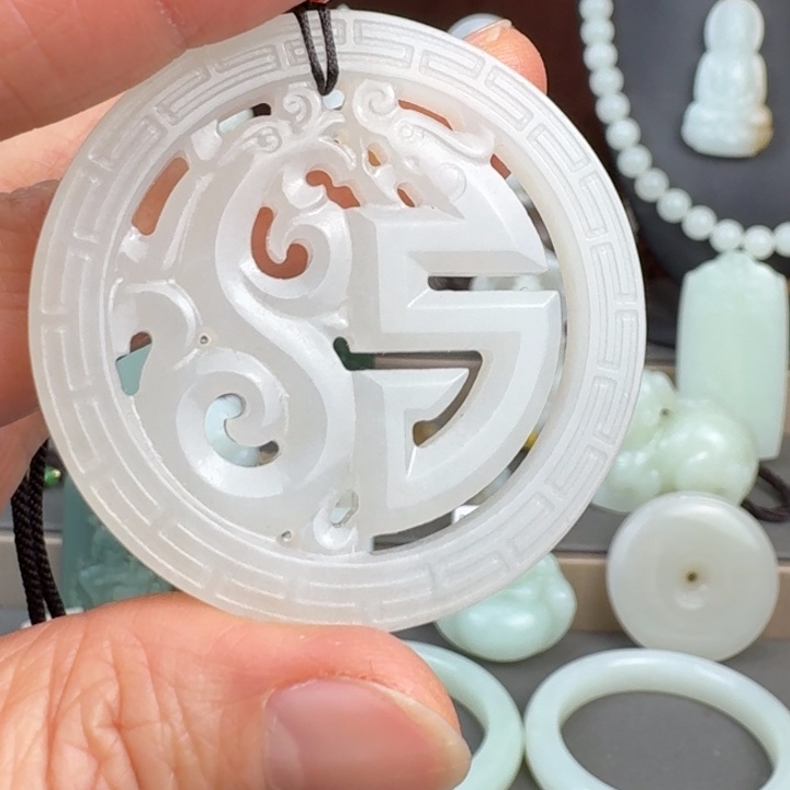 和田玉未镶嵌颈饰