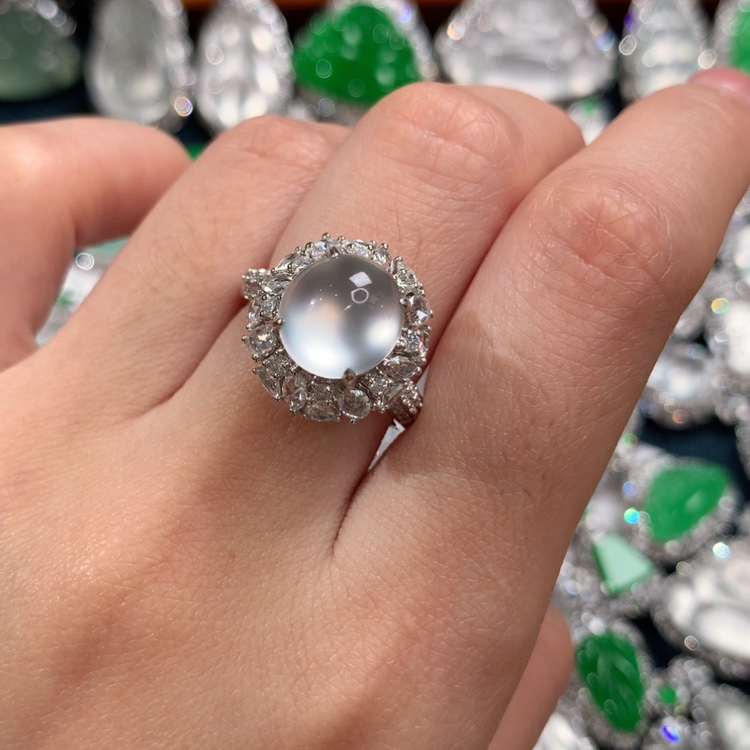 【闪购商品】翡翠颈饰18K金镶嵌蛋面