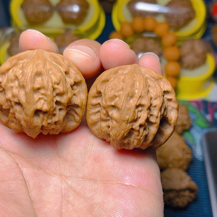 文玩核桃吊坠野狼
