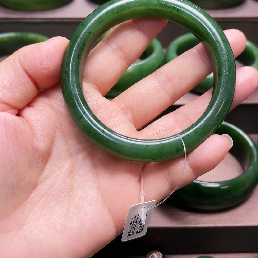 和田玉（碧玉）未镶嵌手镯