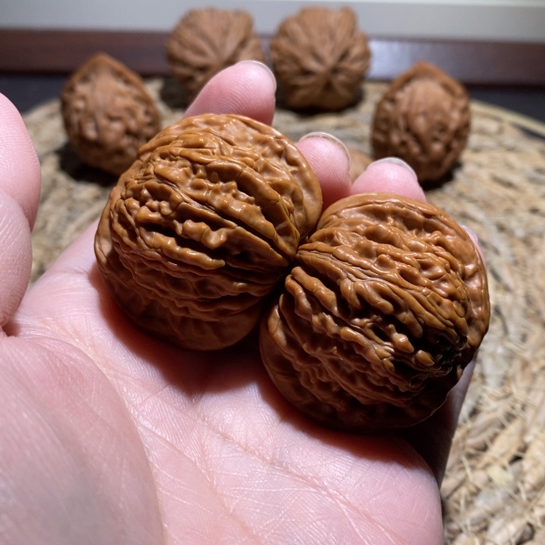 杨***.桃核吊坠42汉高楼