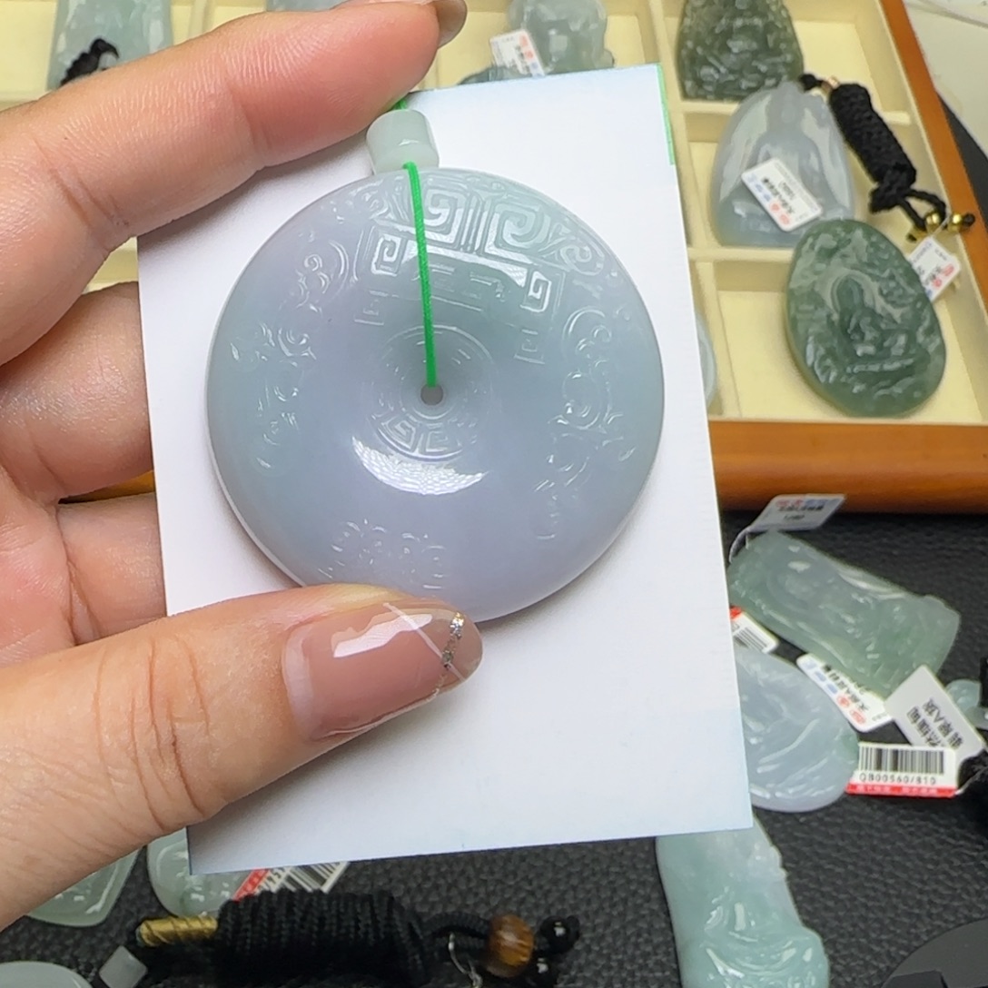 翡翠未镶嵌颈饰  