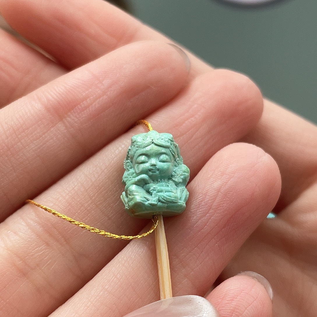 绿松石未镶嵌颈饰