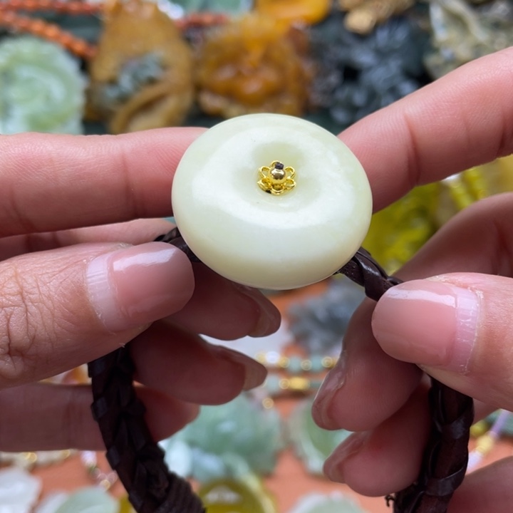 蛇纹石玉未镶嵌吊坠