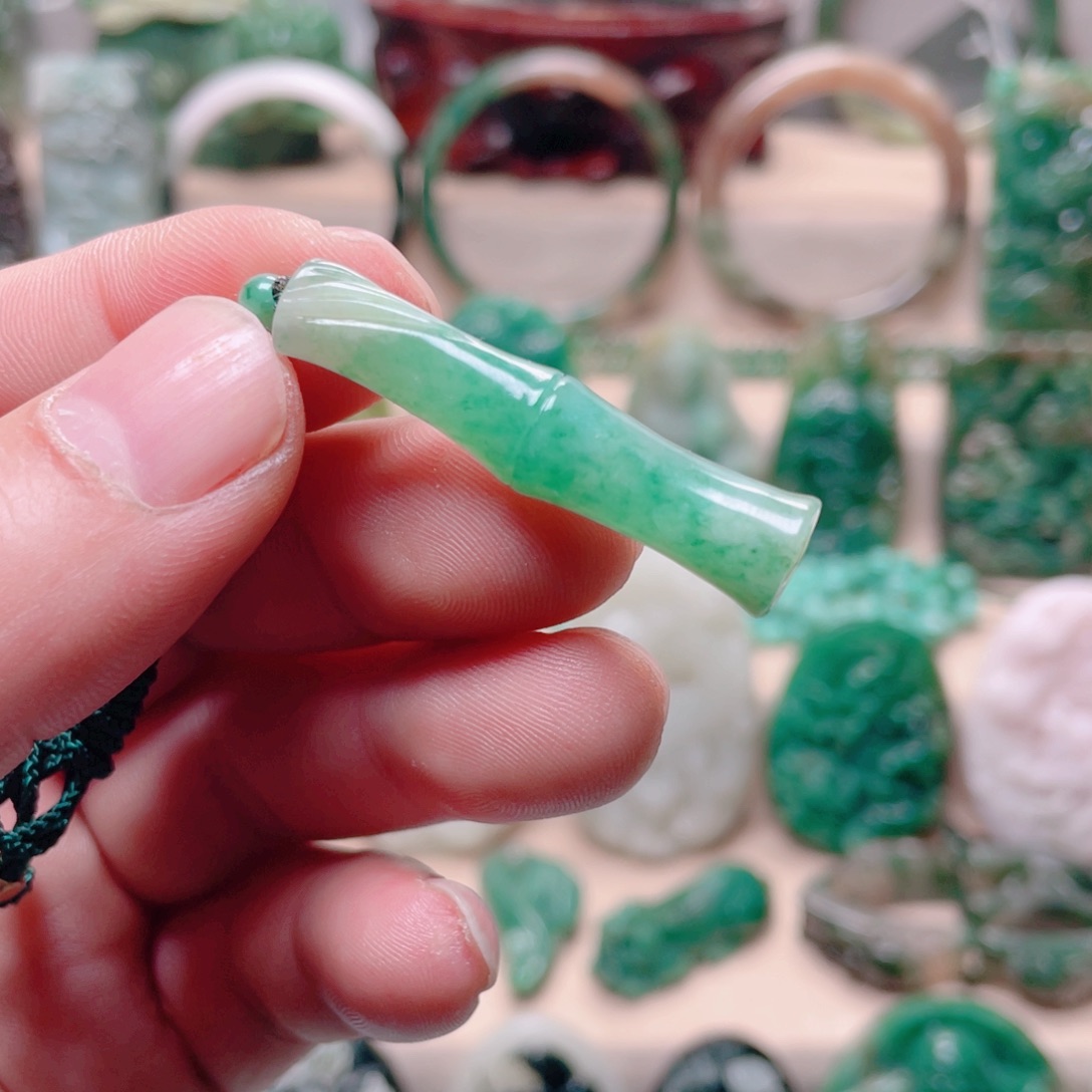 独山玉未镶嵌颈饰