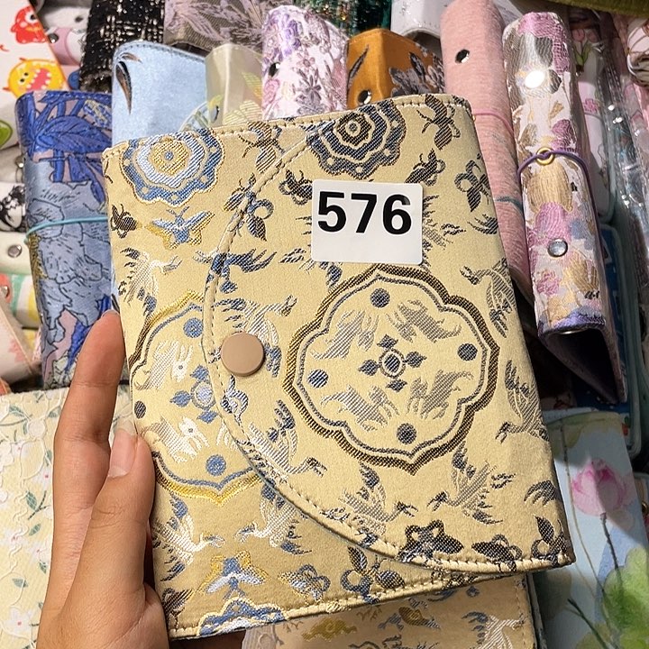 刺绣奇葩a6活页带纸加方格纸。   576
