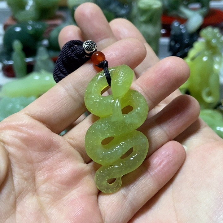 【闪购商品】蛇纹石玉挂件未镶嵌