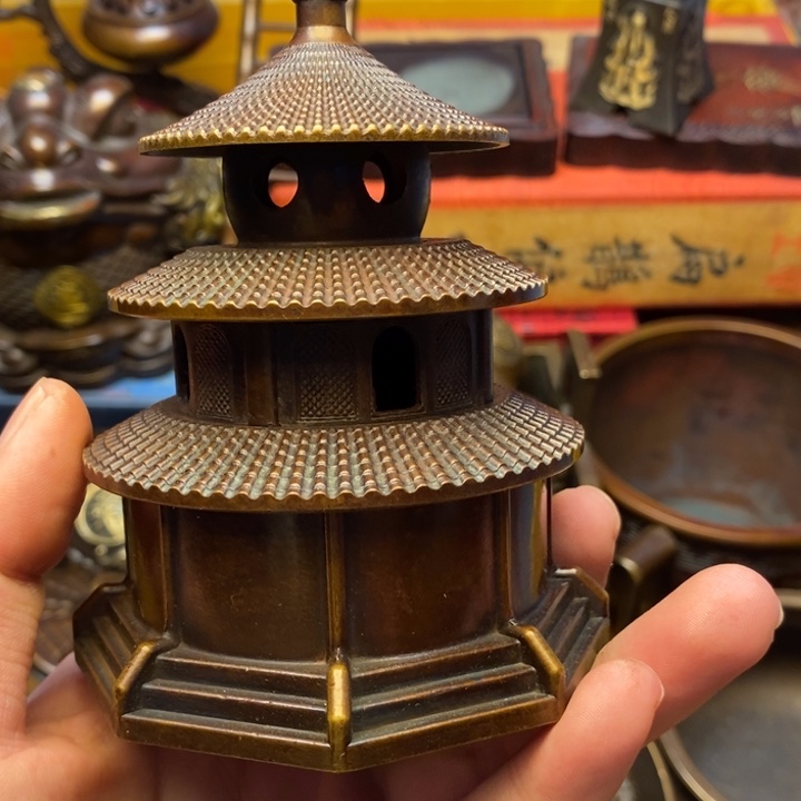 铜器摆件做工精良