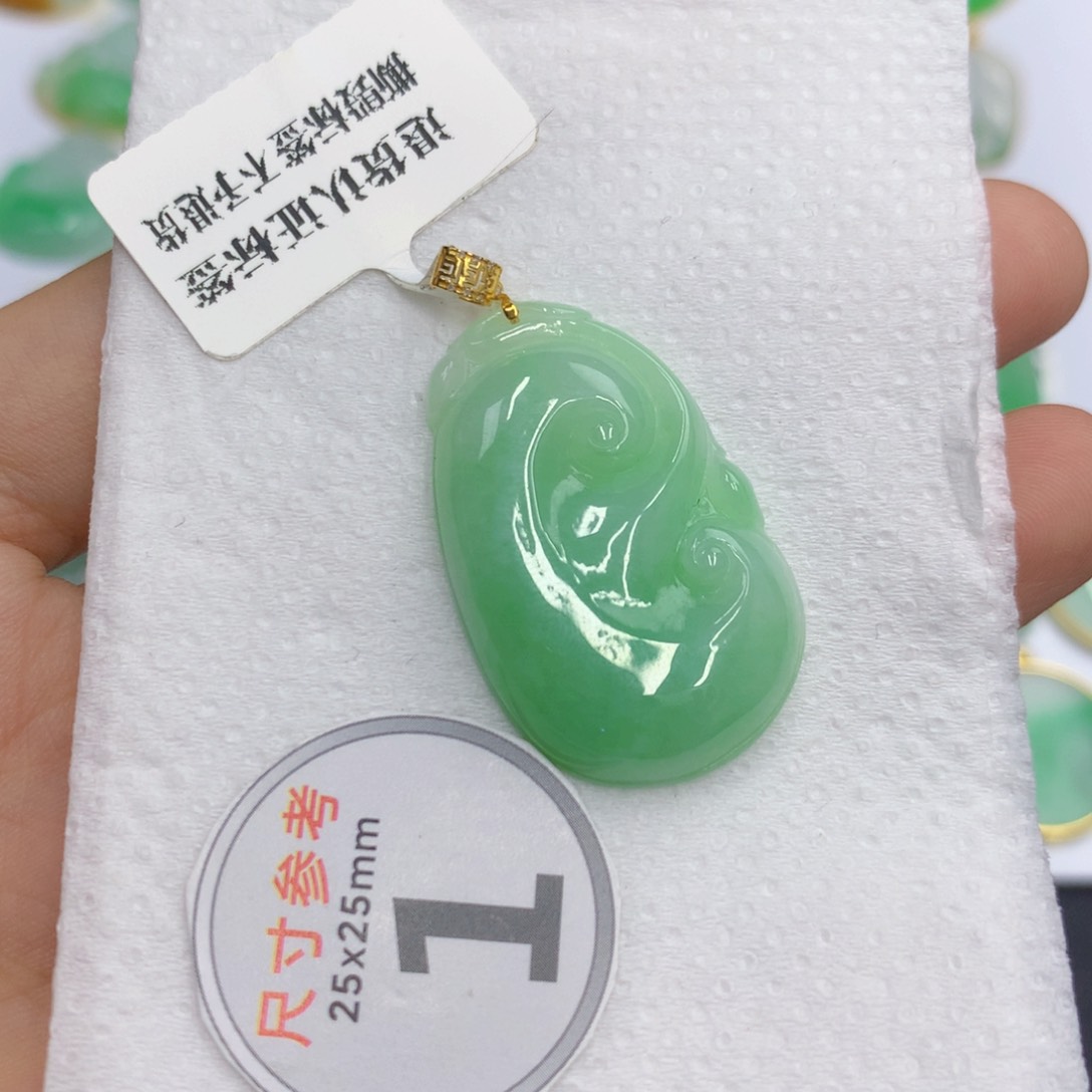 翡翠18K金镶嵌项链翡翠