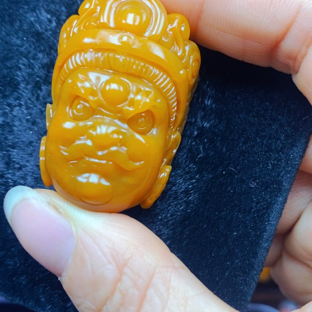 未镶嵌石英质玉（黄龙玉）颈饰