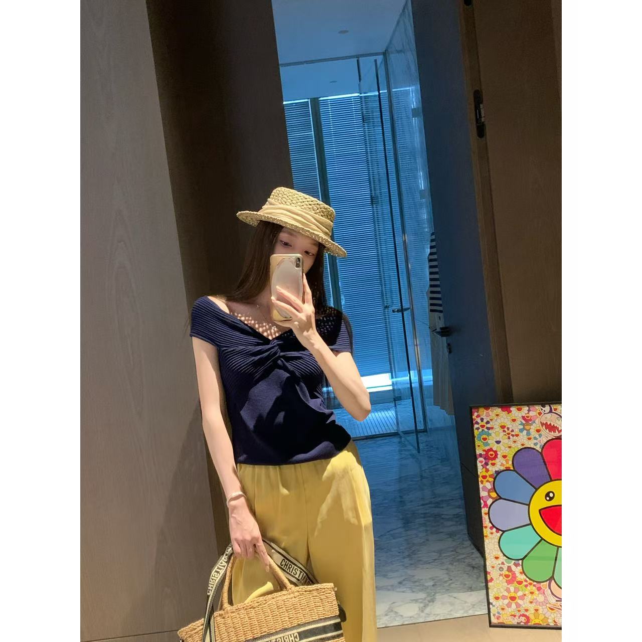 【盒子专享】心动时刻  不规则褶皱拧结领无袖针织上衣