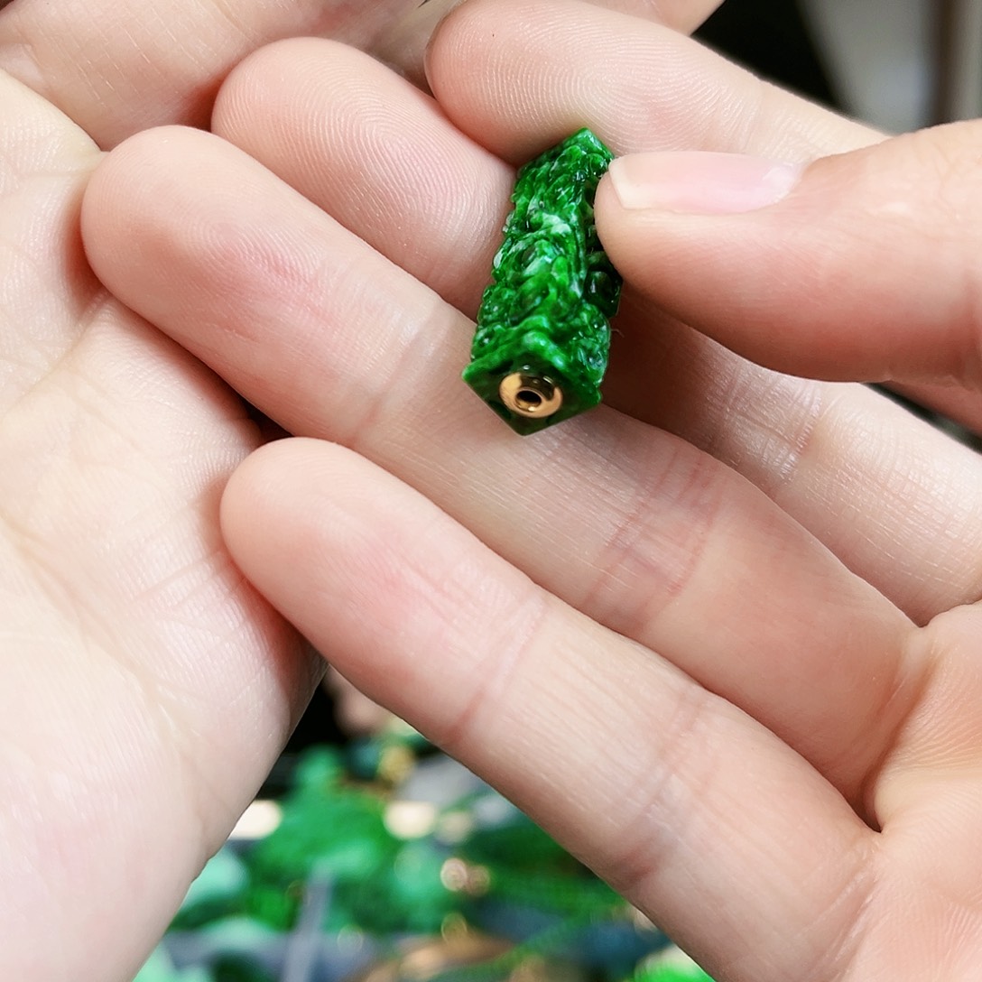 翡翠颈饰18K金镶嵌吊坠