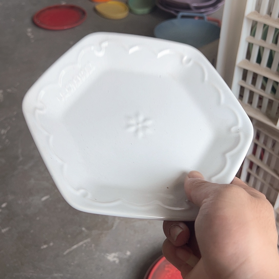 陶瓷 瑕疵 浮雕六边小碟 白色
