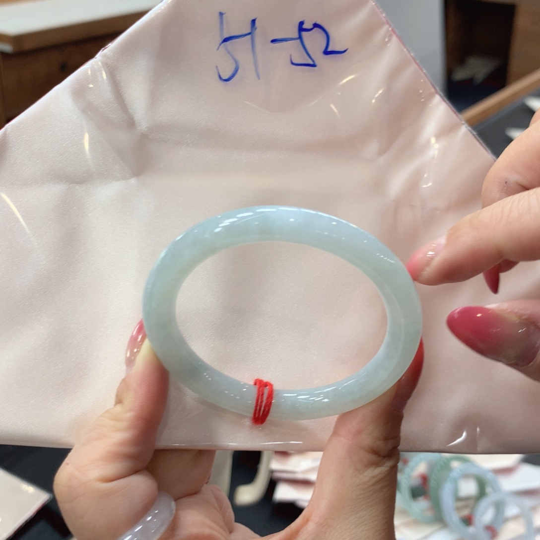 翡翠未镶嵌手镯48小时鉴赏