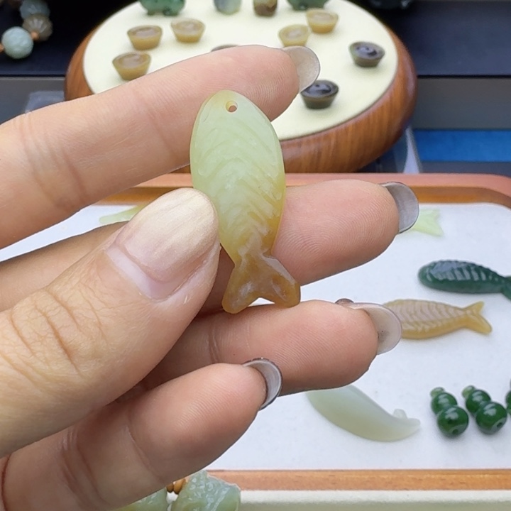 青***和田玉（糖玉）未镶嵌车挂