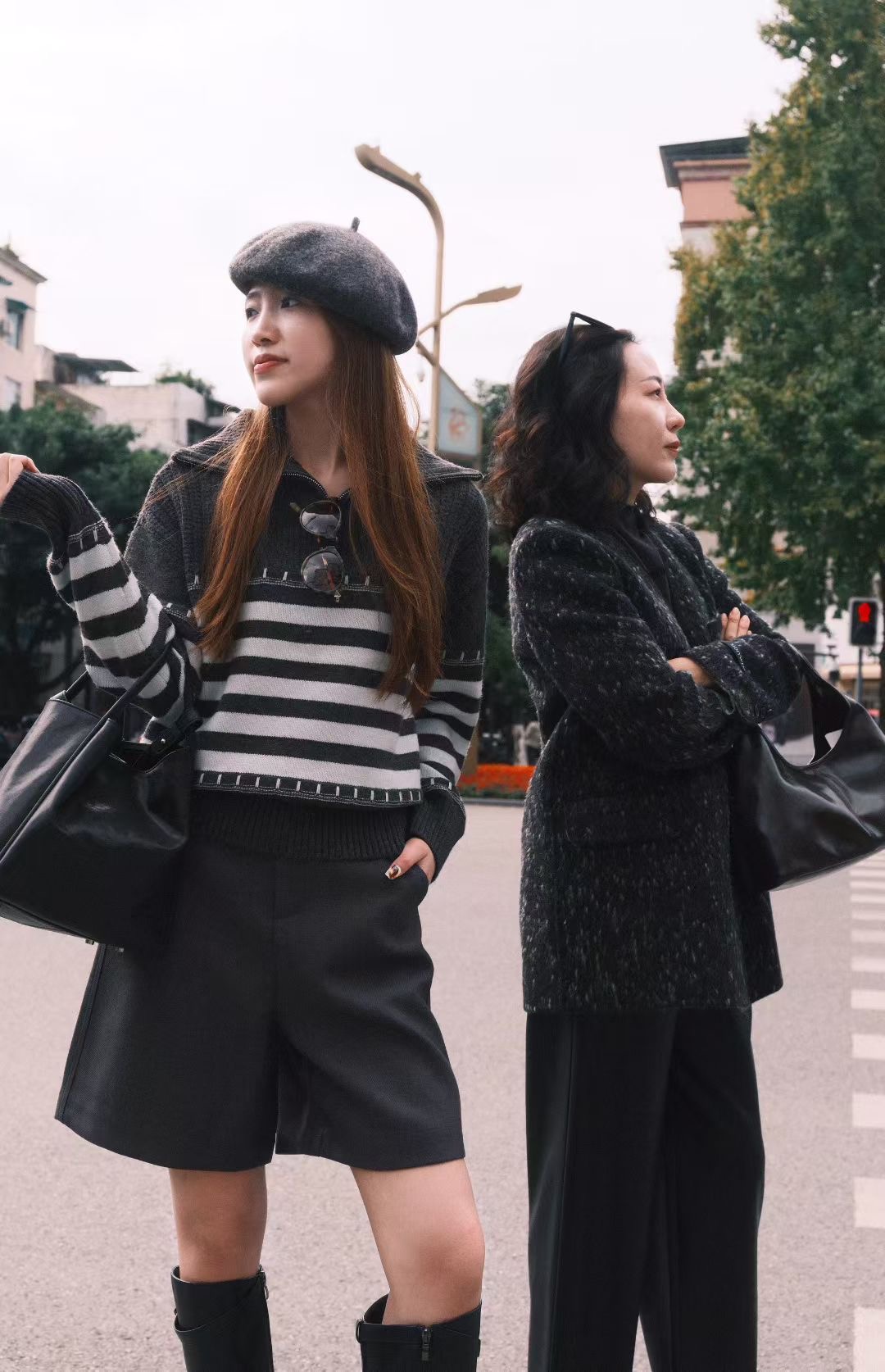 蓝条灰色翻领大毛衣