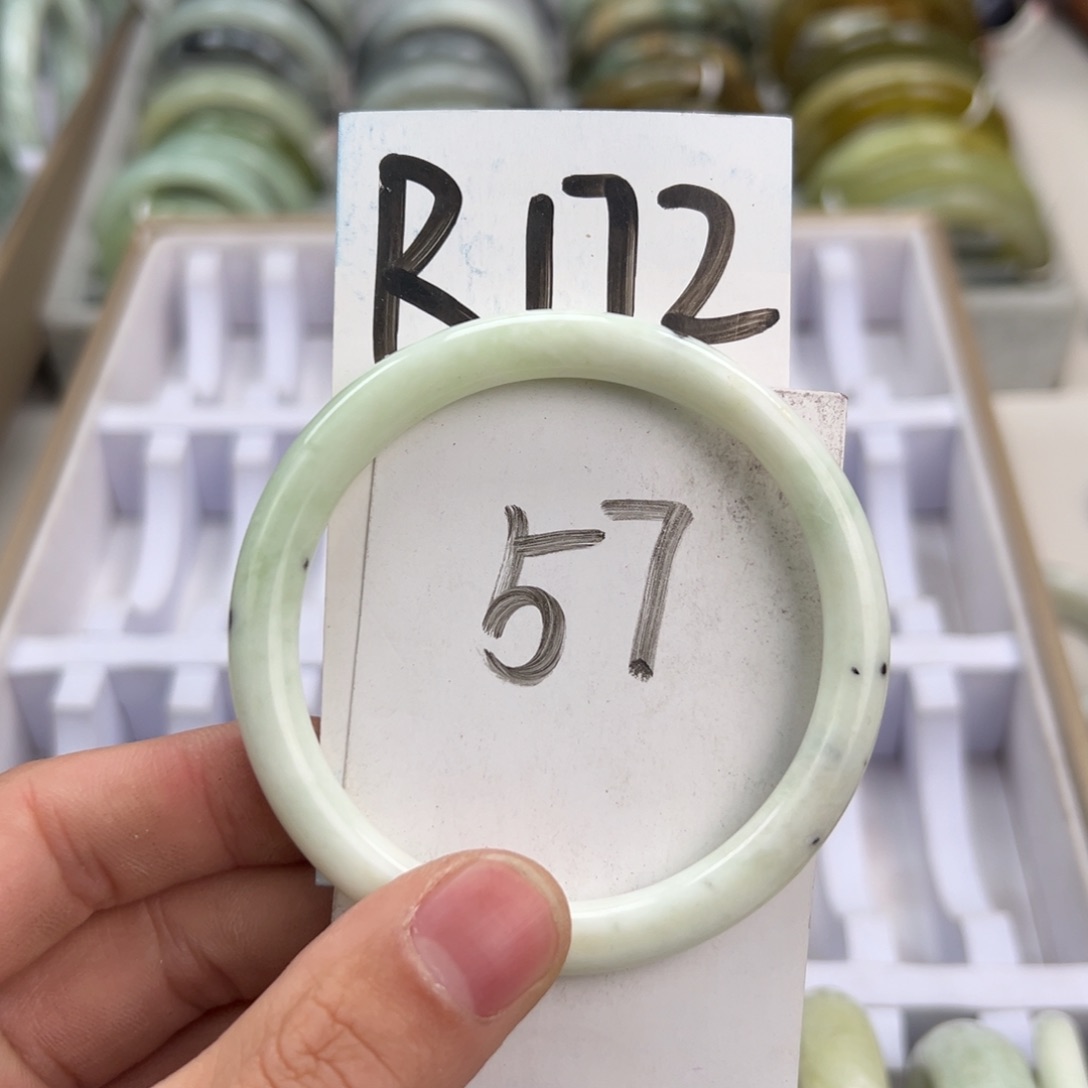 岫玉手镯未镶嵌天然岫玉微瑕可以正常佩戴