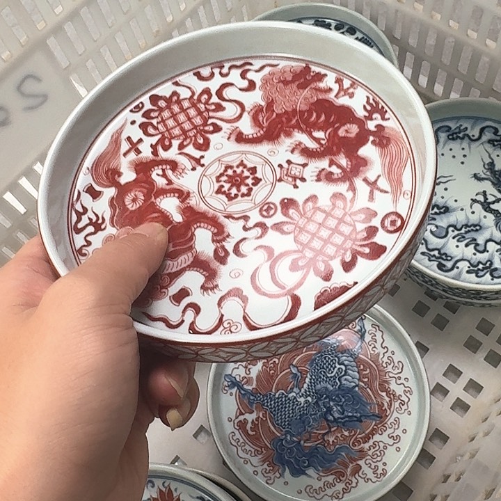 瓷片釉里红狮子大壶乘景德镇