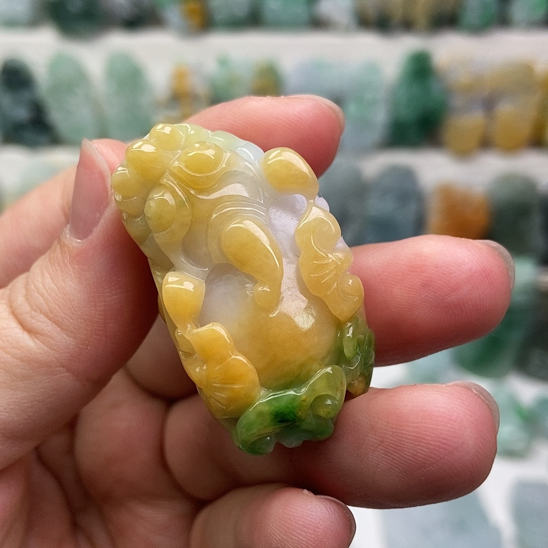 翡翠未镶嵌吊坠(赠链)