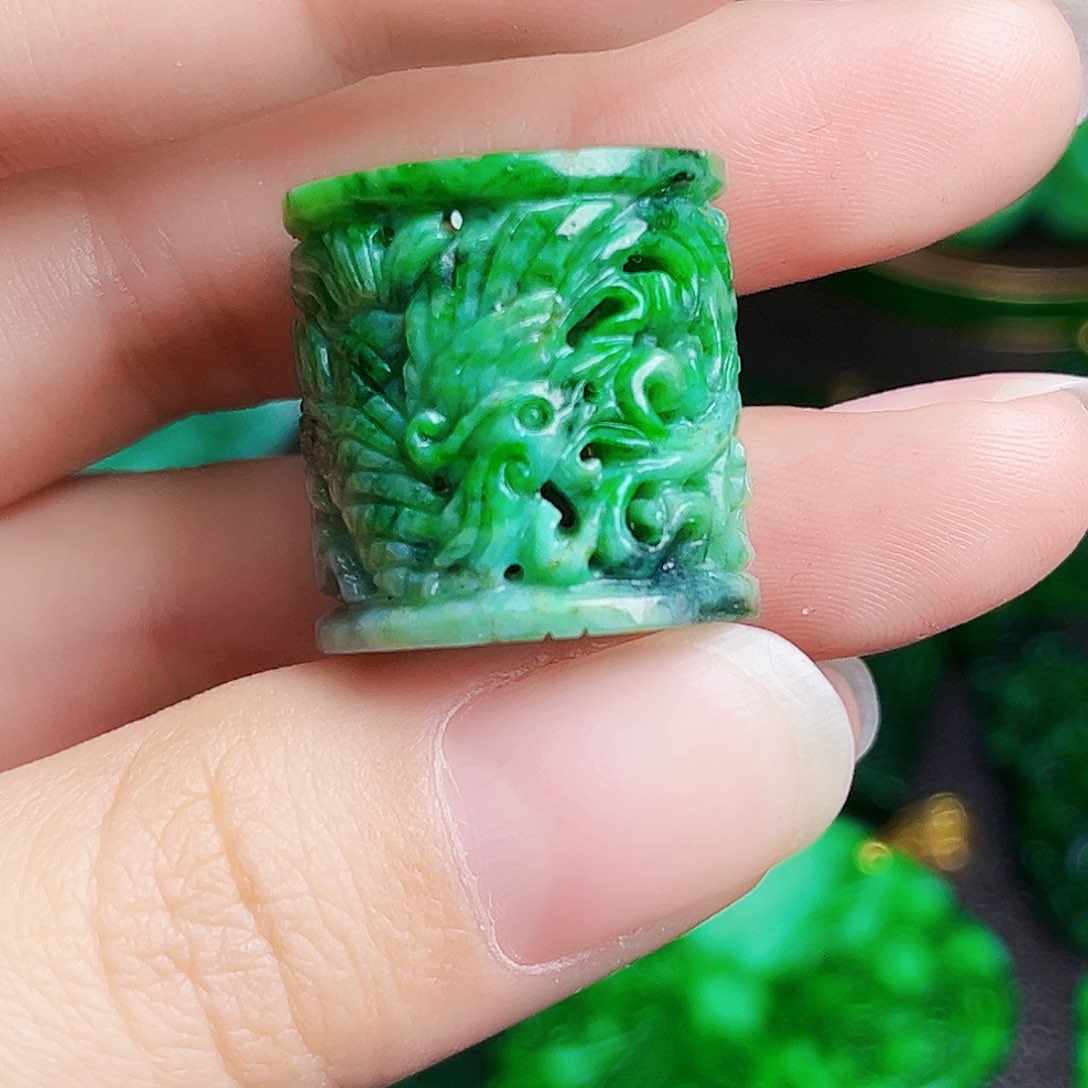 颈饰未镶嵌翡翠多样性