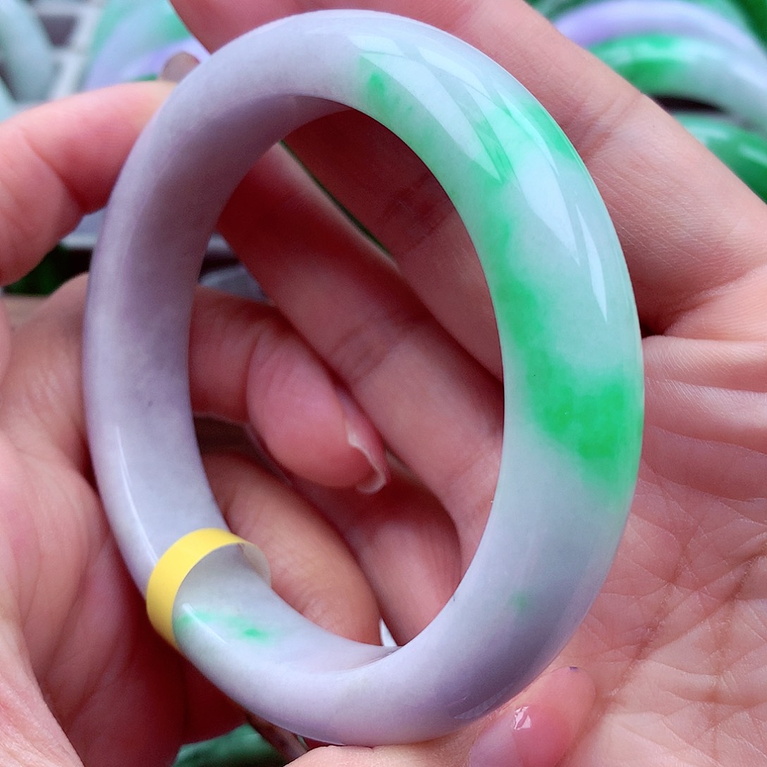 翡翠手镯未镶嵌翡翠