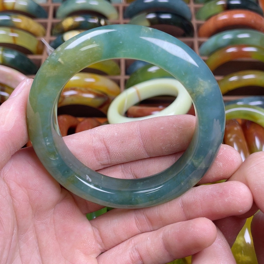 蛇纹石玉未镶嵌手镯