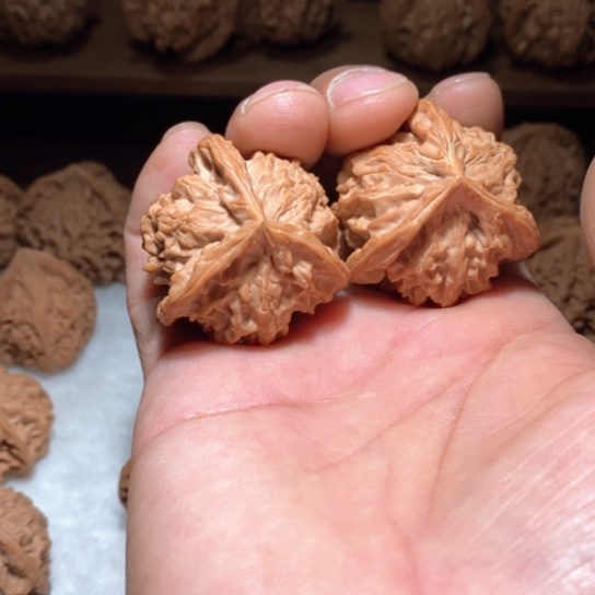 文玩核桃吊坠傲**牛40三棱