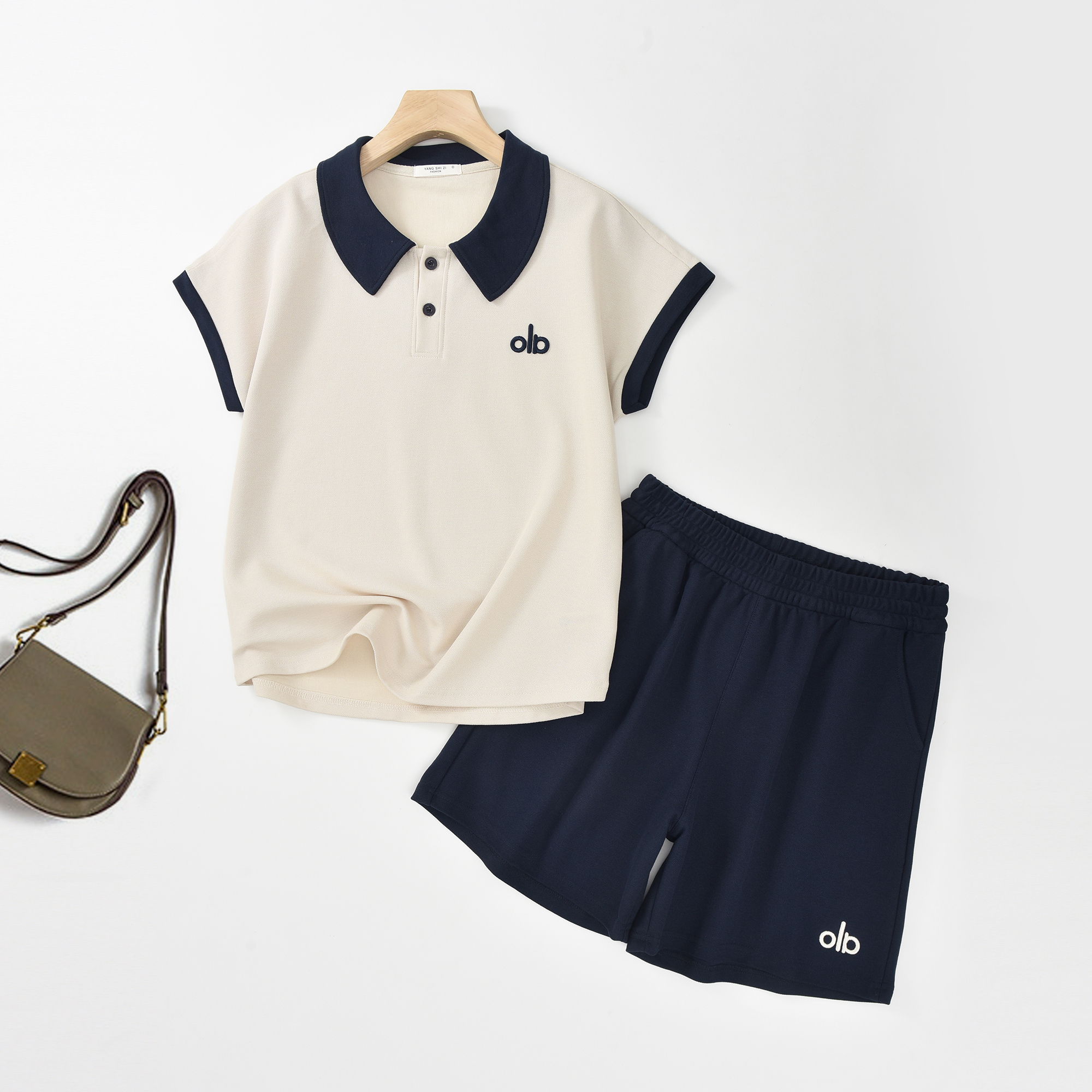 25年夏季韩版简约风珠地棉翻领T恤短裤撞色潮流刺绣款气质女套装