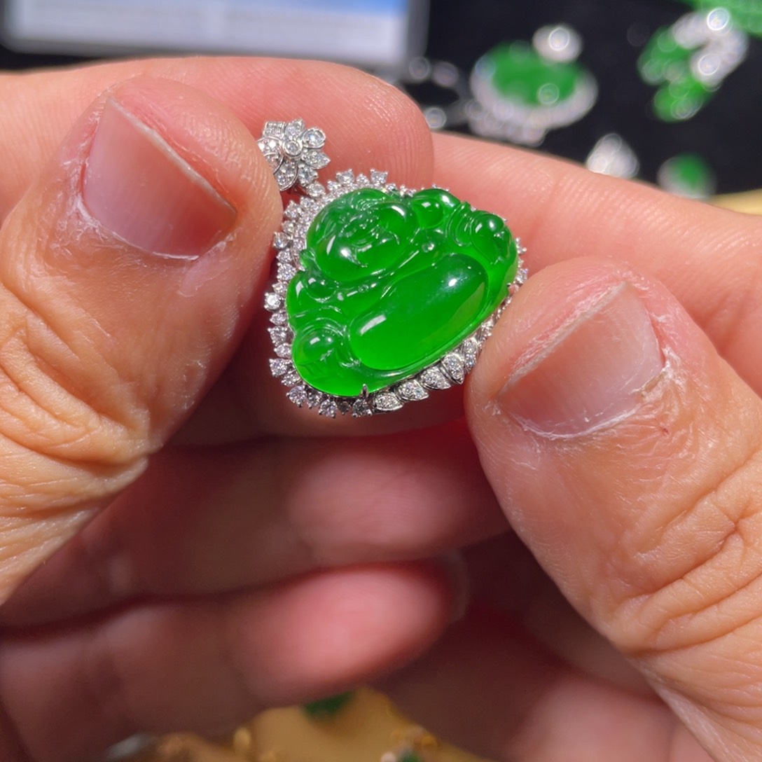 翡翠18K金镶嵌颈饰翡翠