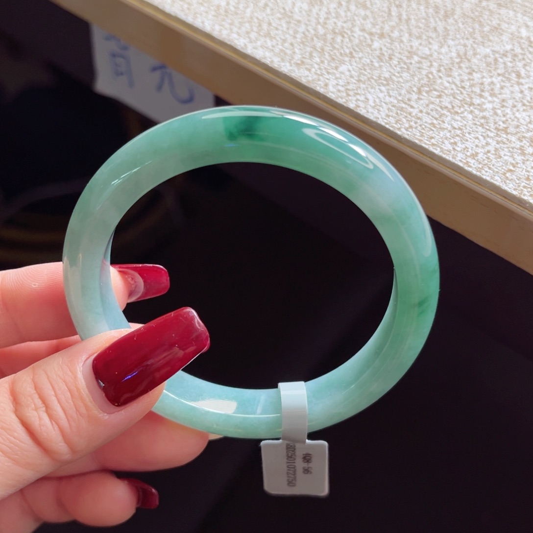 翡翠手镯未镶嵌手镯