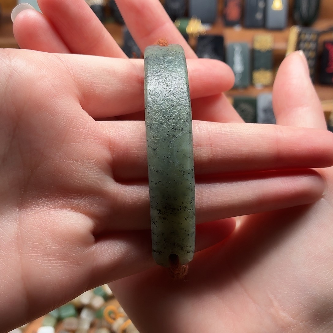 孙***鱼和田玉未镶嵌颈饰