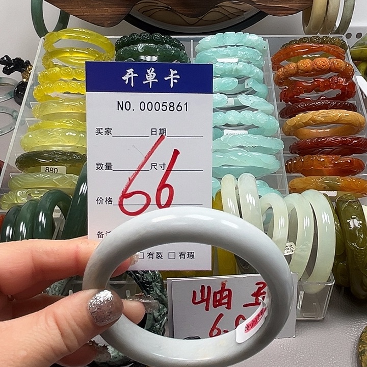 蛇纹石玉未镶嵌手镯