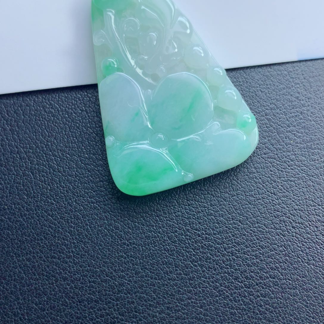 翡翠颈饰未镶嵌荷花鱼