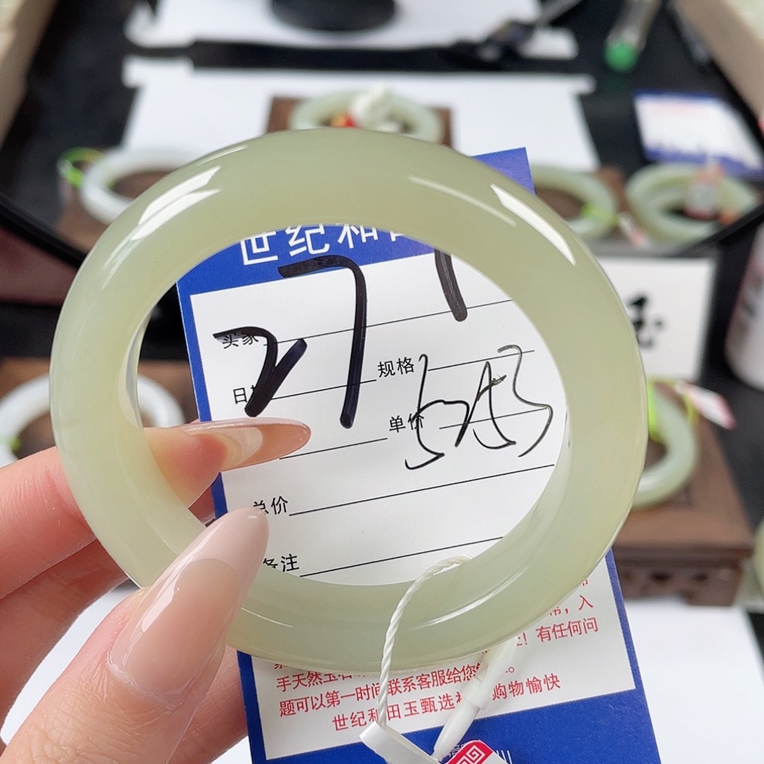 和田玉手镯未镶嵌