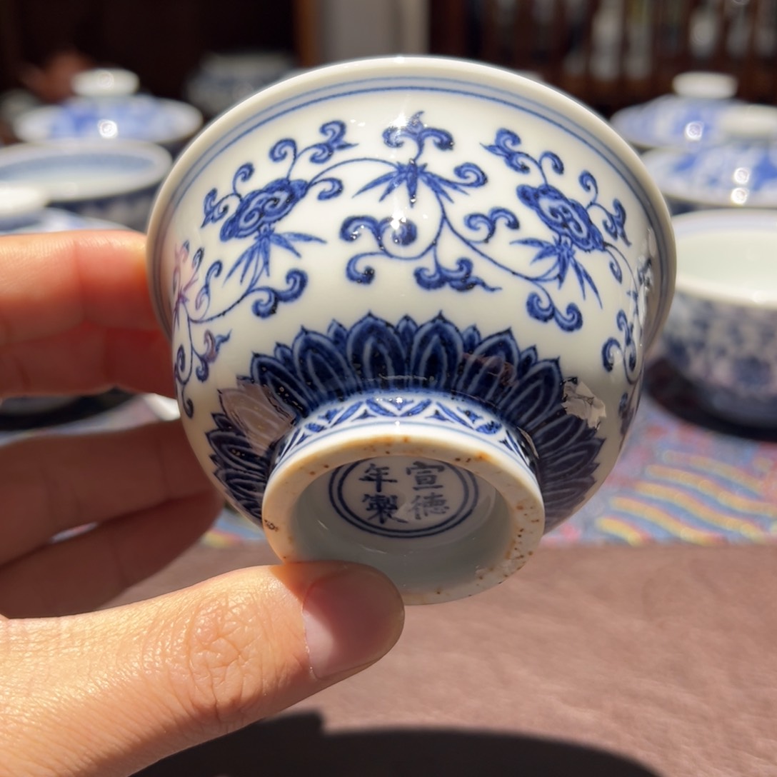 杯青花缠枝灵芝纹压手杯口径约9.3厘米