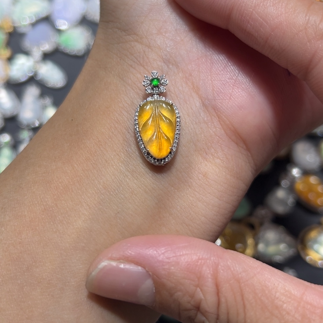 翡翠颈饰18K金镶嵌吊坠-770