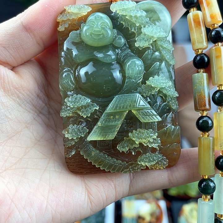 蛇纹石玉颈饰未镶嵌