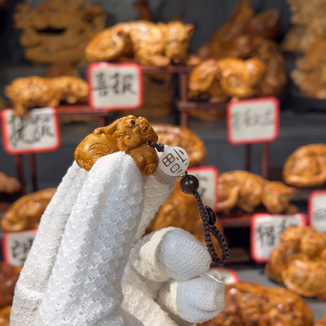 柏木（崖柏）木雕挂件貔貅崖柏