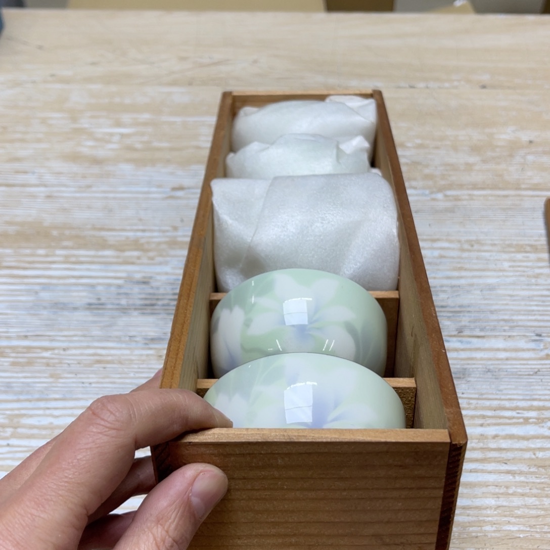 瓷片密密麻麻的一页