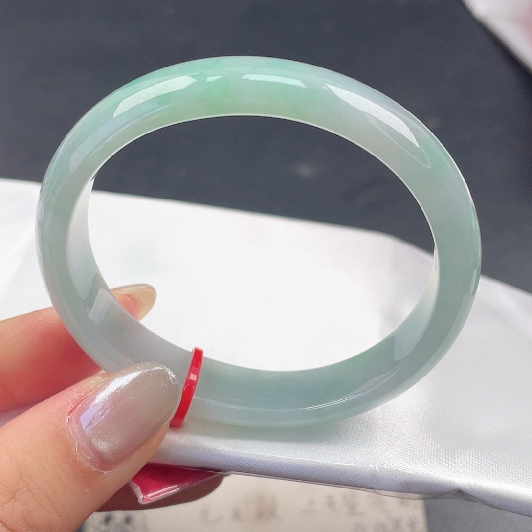 翡翠未镶嵌手镯54贵妃