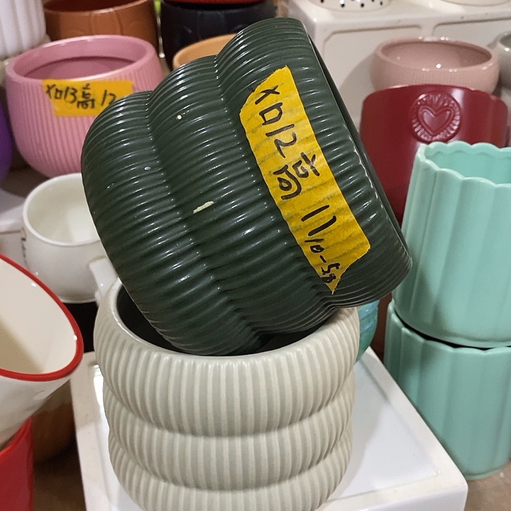 陶瓷花盆有孔 瑕疵介意勿拍 