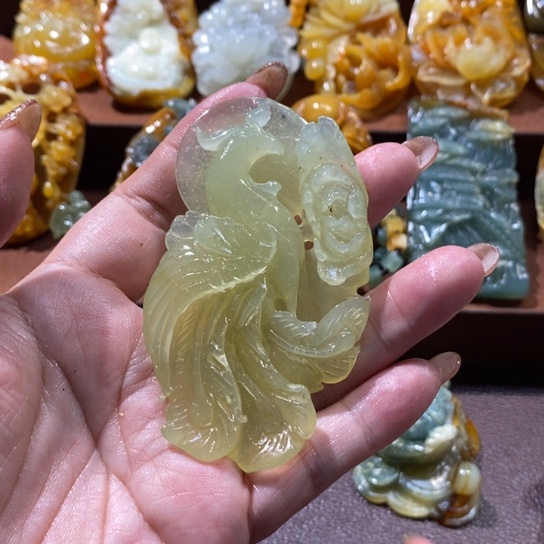 蛇纹石玉未镶嵌颈饰