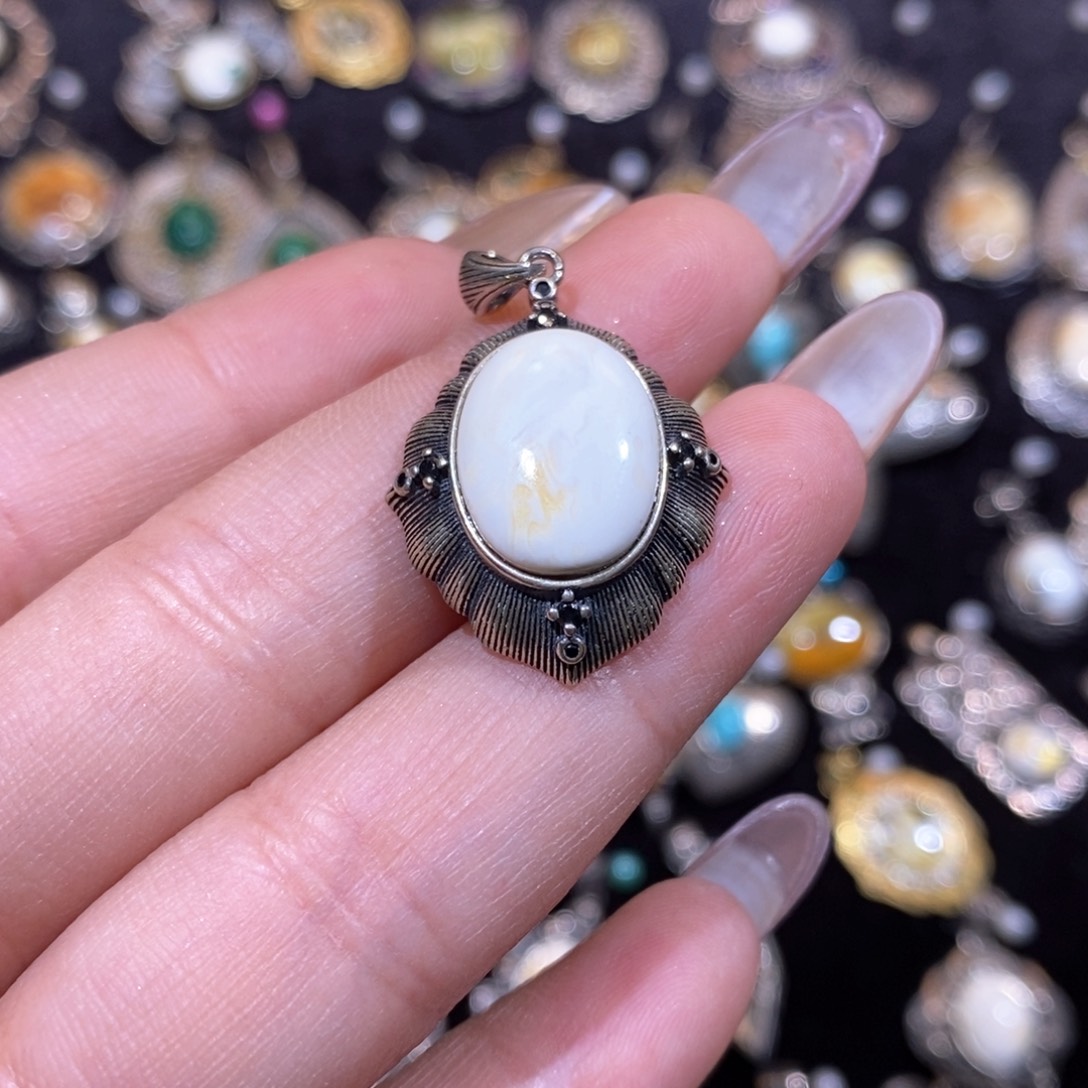 琥珀颈饰银S925镶嵌s****g吊坠