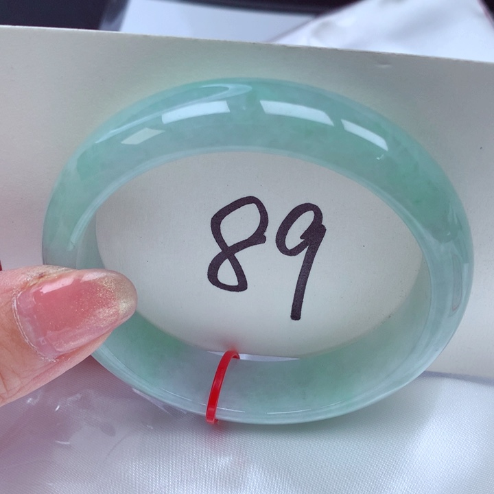 翡翠手镯未镶嵌翡翠