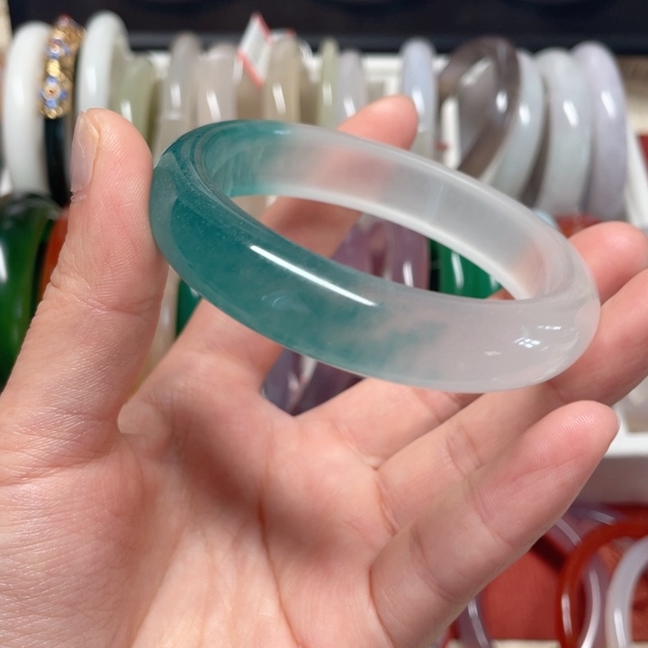 独山玉未镶嵌手镯