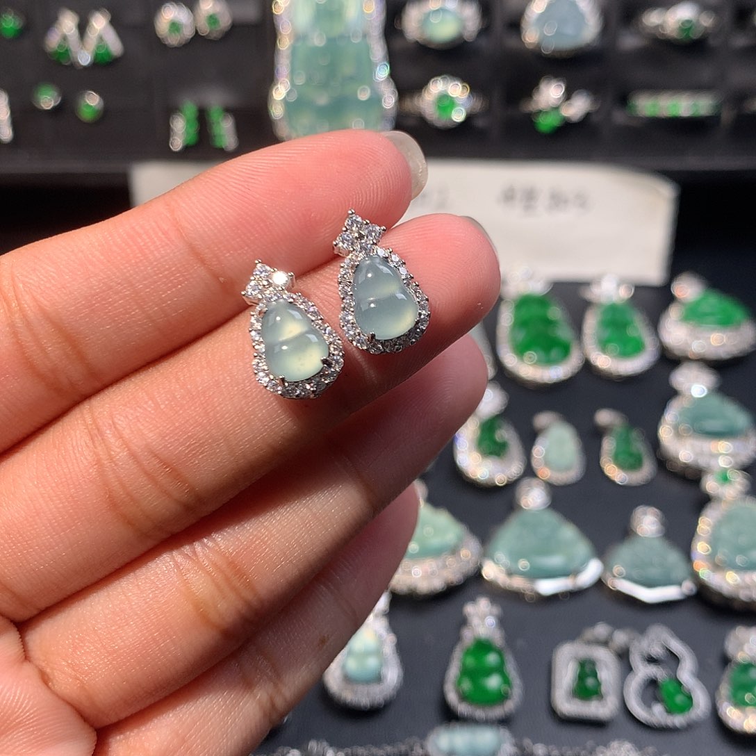 翡翠未镶嵌耳饰葫芦