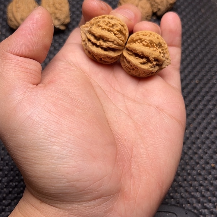 文玩核桃吊坠霸王龙