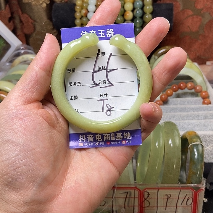 蛇纹石玉手镯未镶嵌